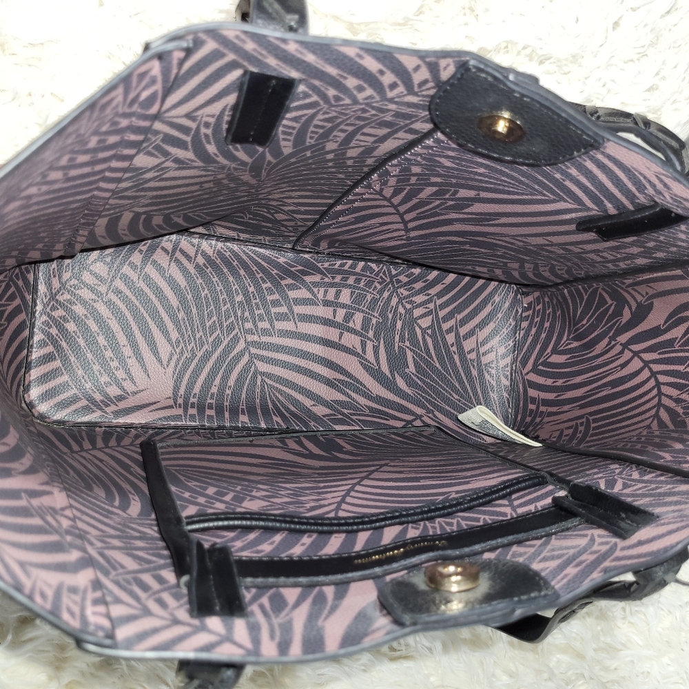 Tommy Bahama Genuine Leather Black Tote Bag - Picture 12 of 16